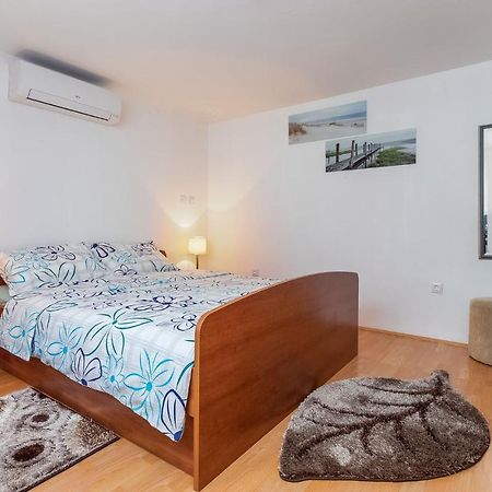 Ivana B4 N1 Porec Exterior photo
