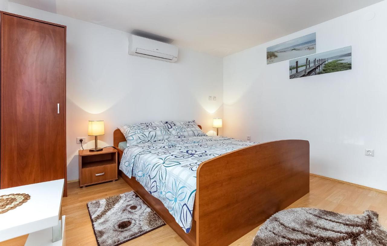 Ivana B4 N1 Porec Exterior photo