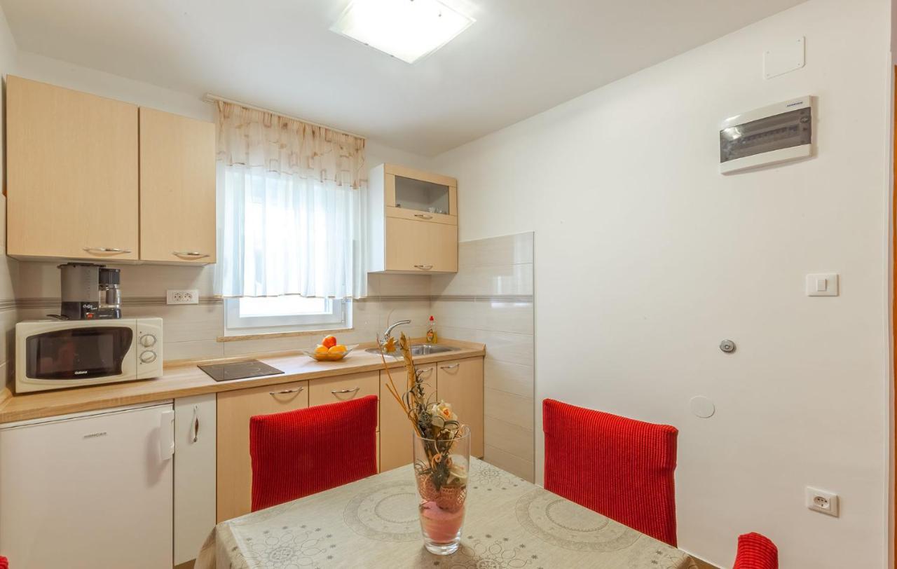 Ivana B4 N1 Porec Exterior photo